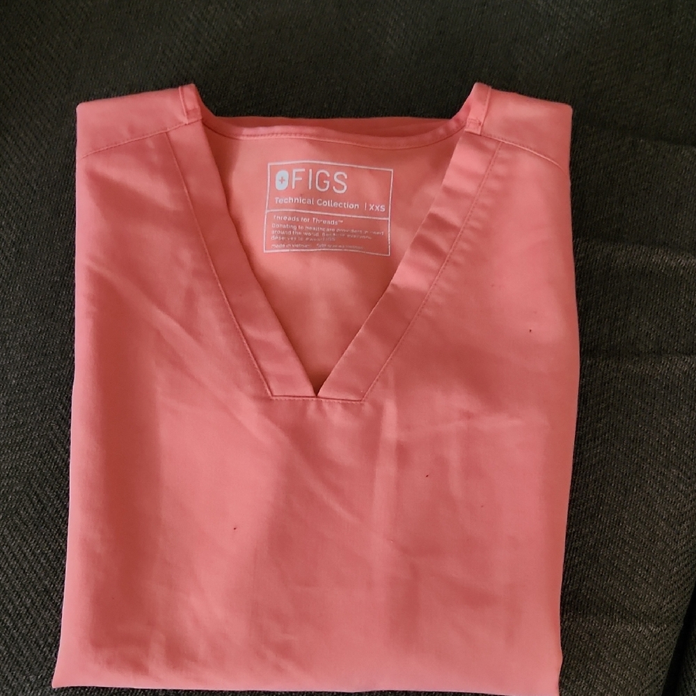 Figs Women's Coral V-Neck Top